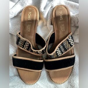TOMS Women's Black and Cream Sandals